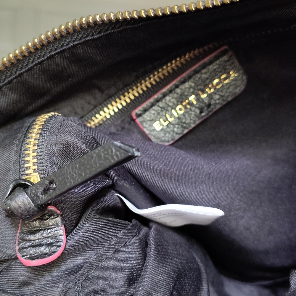 🖤 Elliott Lucca Black and Gold Crossbody Zipper Bag. Very Cool 😎 - Picture 8 of 16
